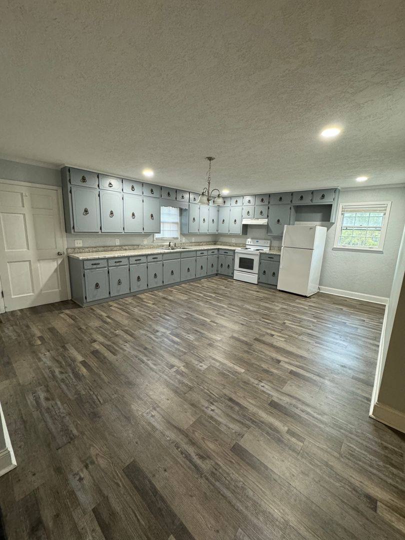 Apartment for rent at 1680 Nisbet Lake Rd, Jacksonville, AL 36265