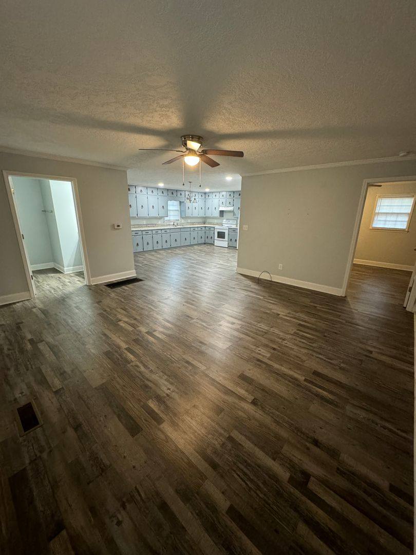 Apartment for rent at 1680 Nisbet Lake Rd, Jacksonville, AL 36265