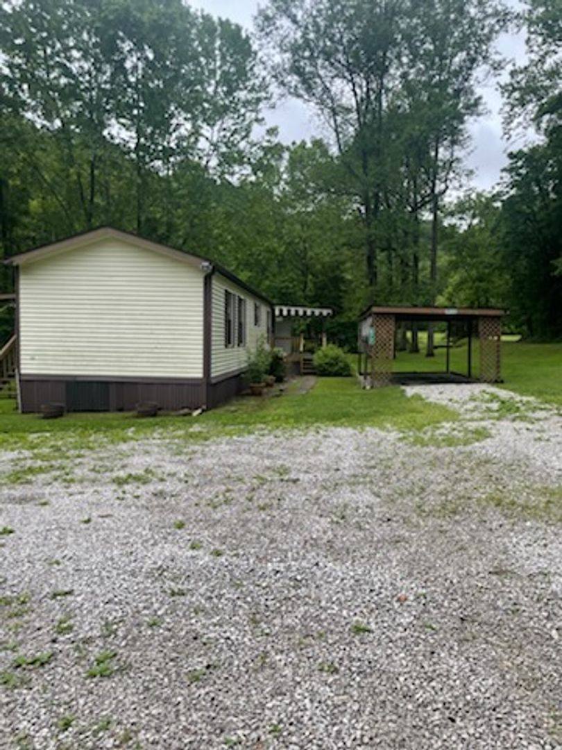 House for rent at 671 Limeberger Creek Rd, Poca, WV 25159