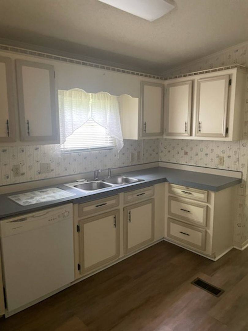 House for rent at 671 Limeberger Creek Rd, Poca, WV 25159