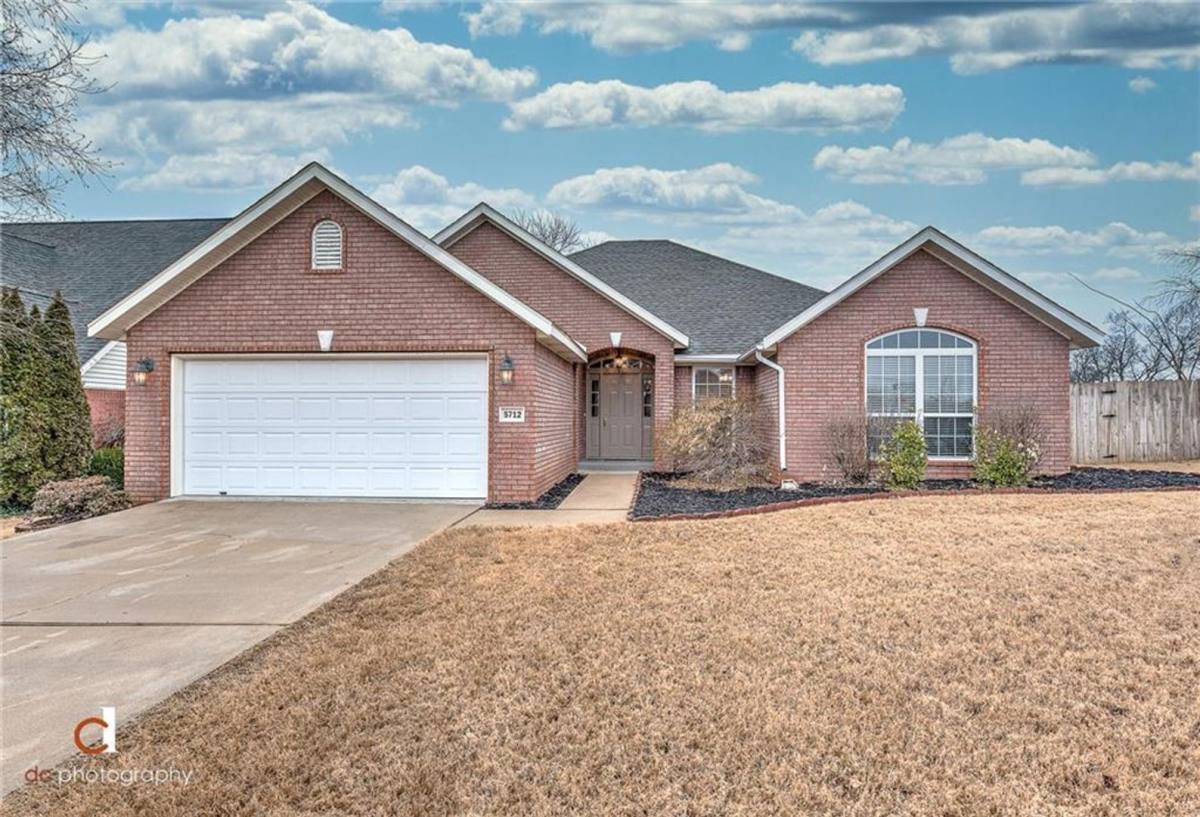 House for rent at 5712 W Casey Dr, Rogers, AR 72758