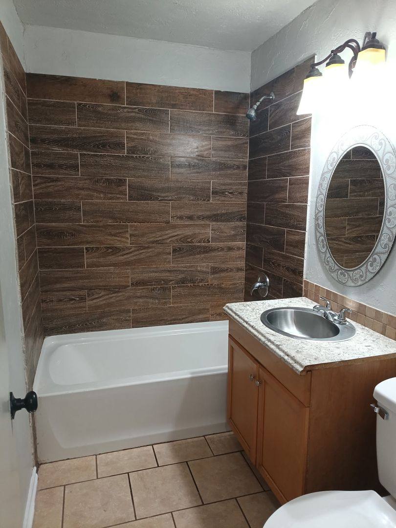 House for rent at 204 W Lockheed Dr, Oklahoma City, OK 73110