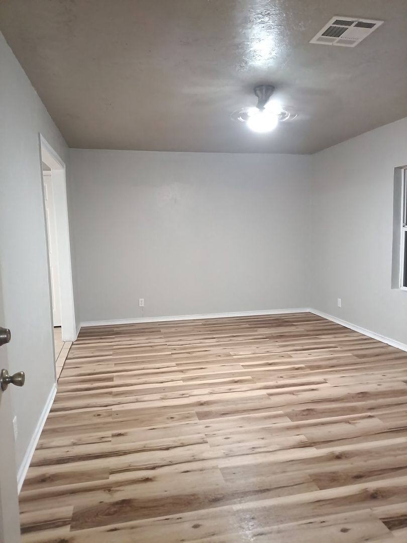 House for rent at 204 W Lockheed Dr, Oklahoma City, OK 73110