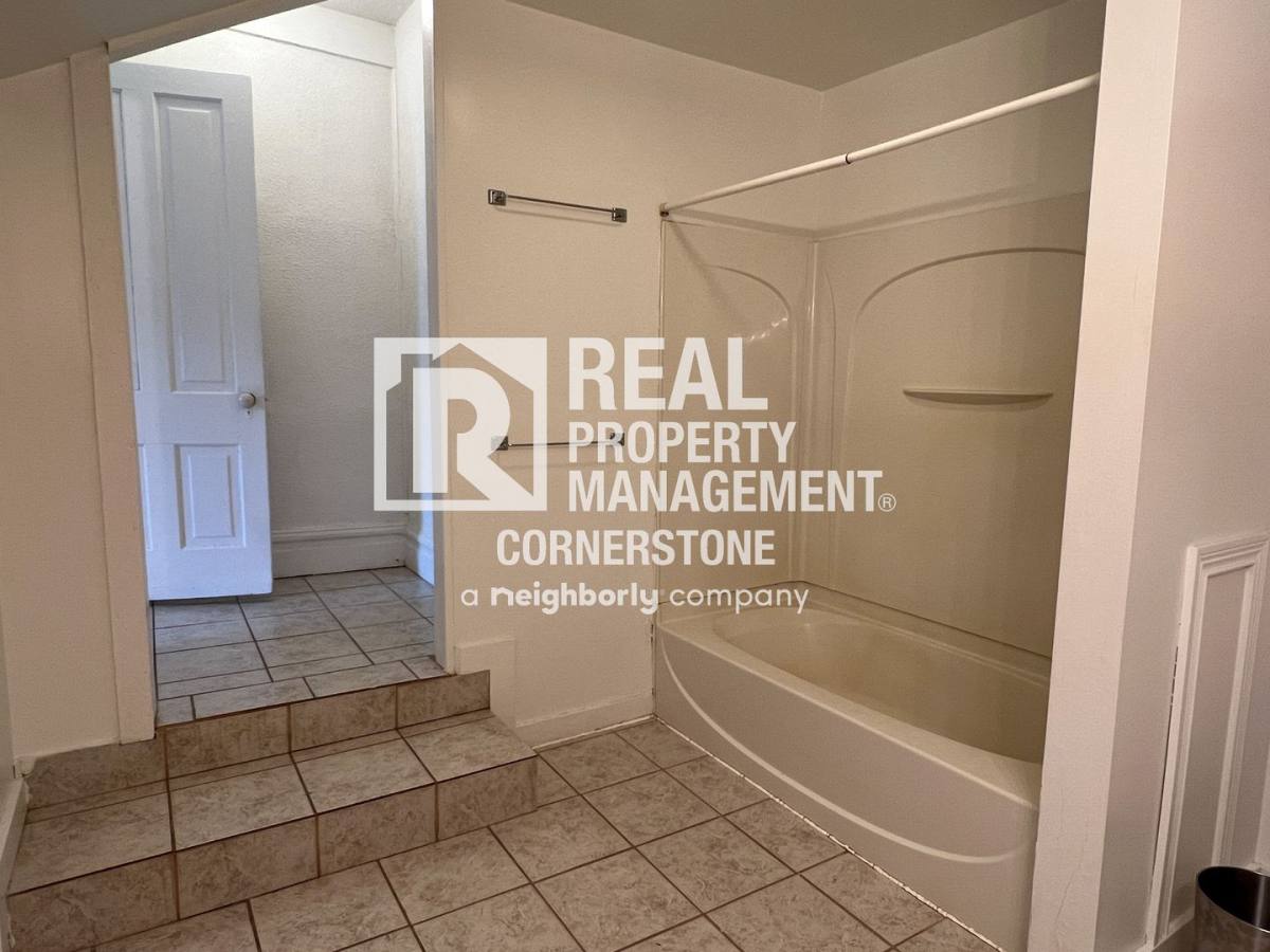 Apartment for rent at 603 W Vine St, Kalamazoo, MI 49008