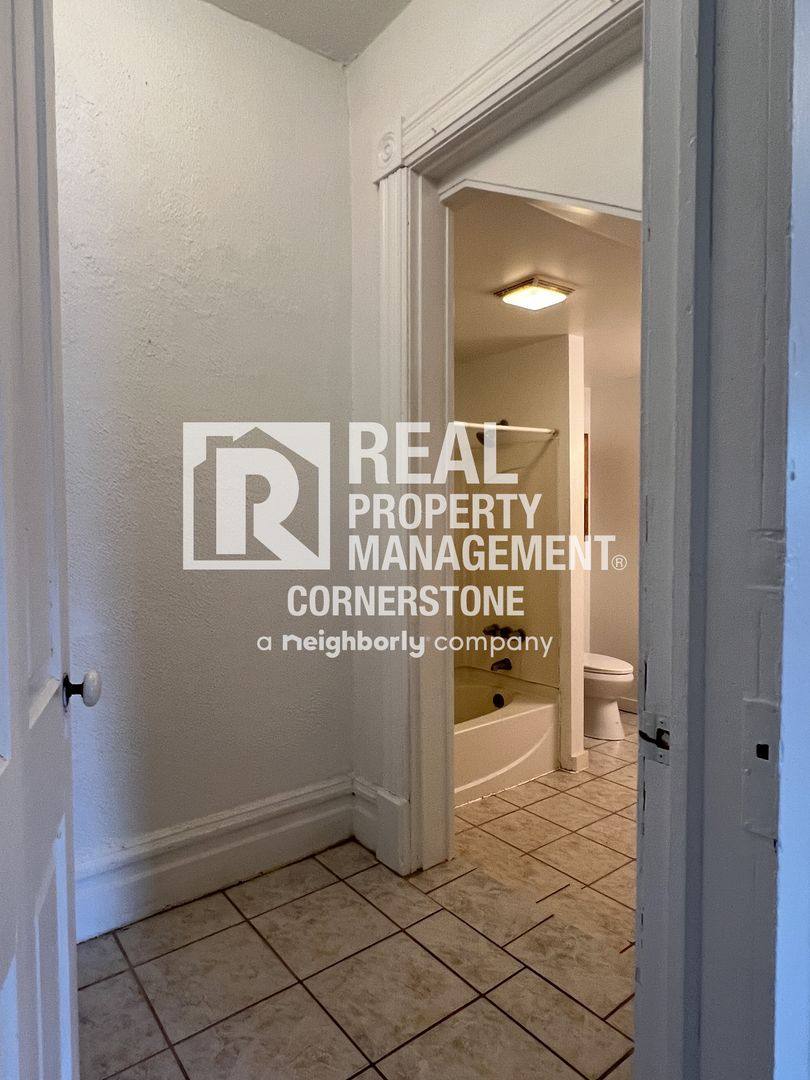 Apartment for rent at 603 W Vine St, Kalamazoo, MI 49008