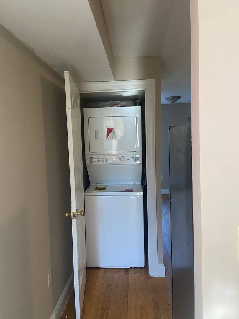 Apartment for rent at 1927 Carrington St, Richmond, VA 23223