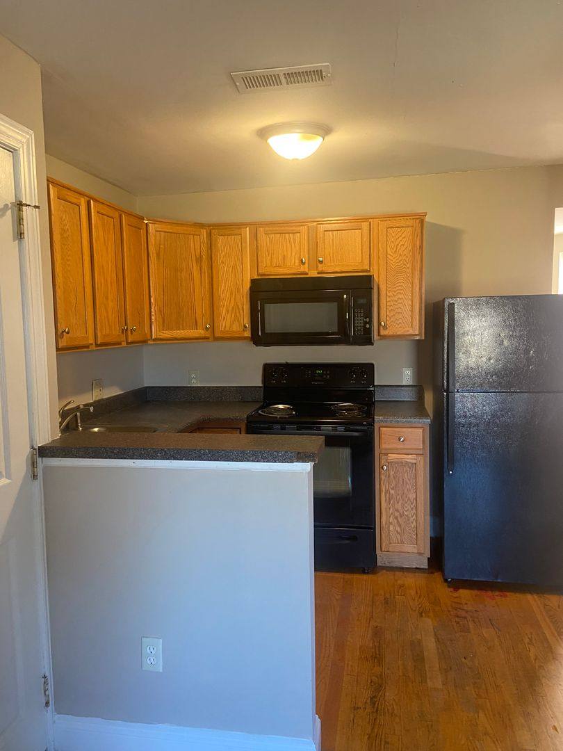 Apartment for rent at 1927 Carrington St, Richmond, VA 23223