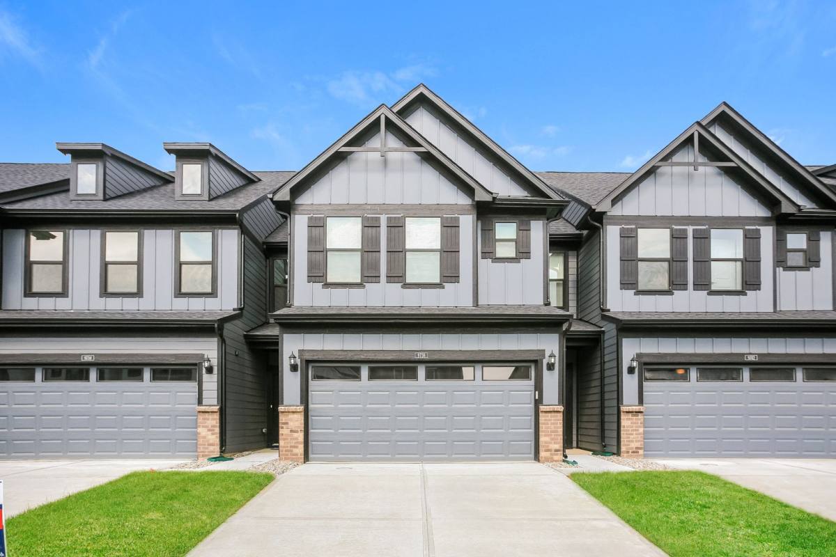 Townhouse for rent at 9738 Behner Dr, Indianapolis, IN 46250