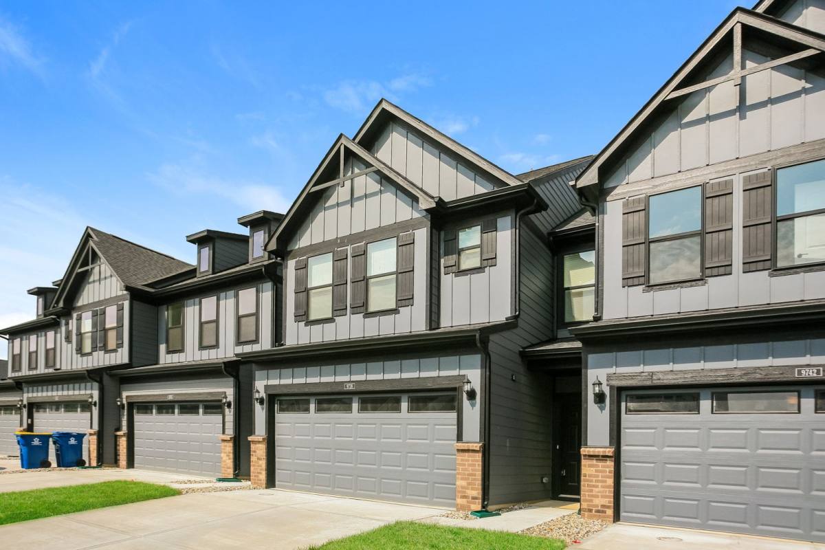 Townhouse for rent at 9738 Behner Dr, Indianapolis, IN 46250