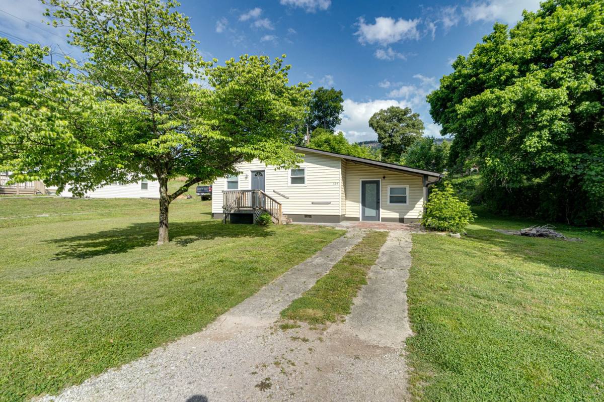 House for rent at 324 Loop Rd, Jasper, TN 37347