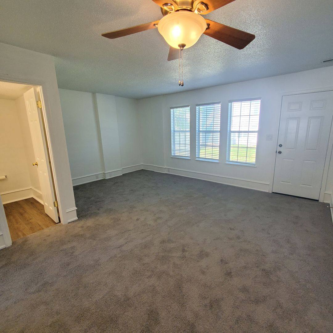 Townhouse for rent at 18 Somerset Parkway, Daleville, AL 36322
