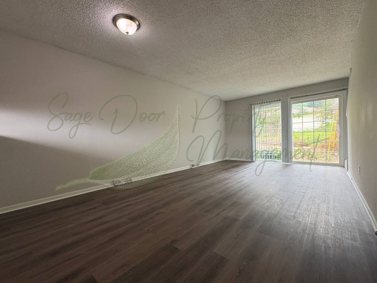 Townhouse for rent at 11513 Richmond Ave, Kansas City, MO 64134