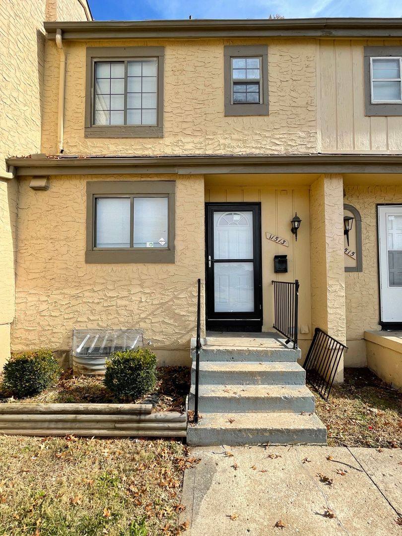 Townhouse for rent at 11513 Richmond Ave, Kansas City, MO 64134
