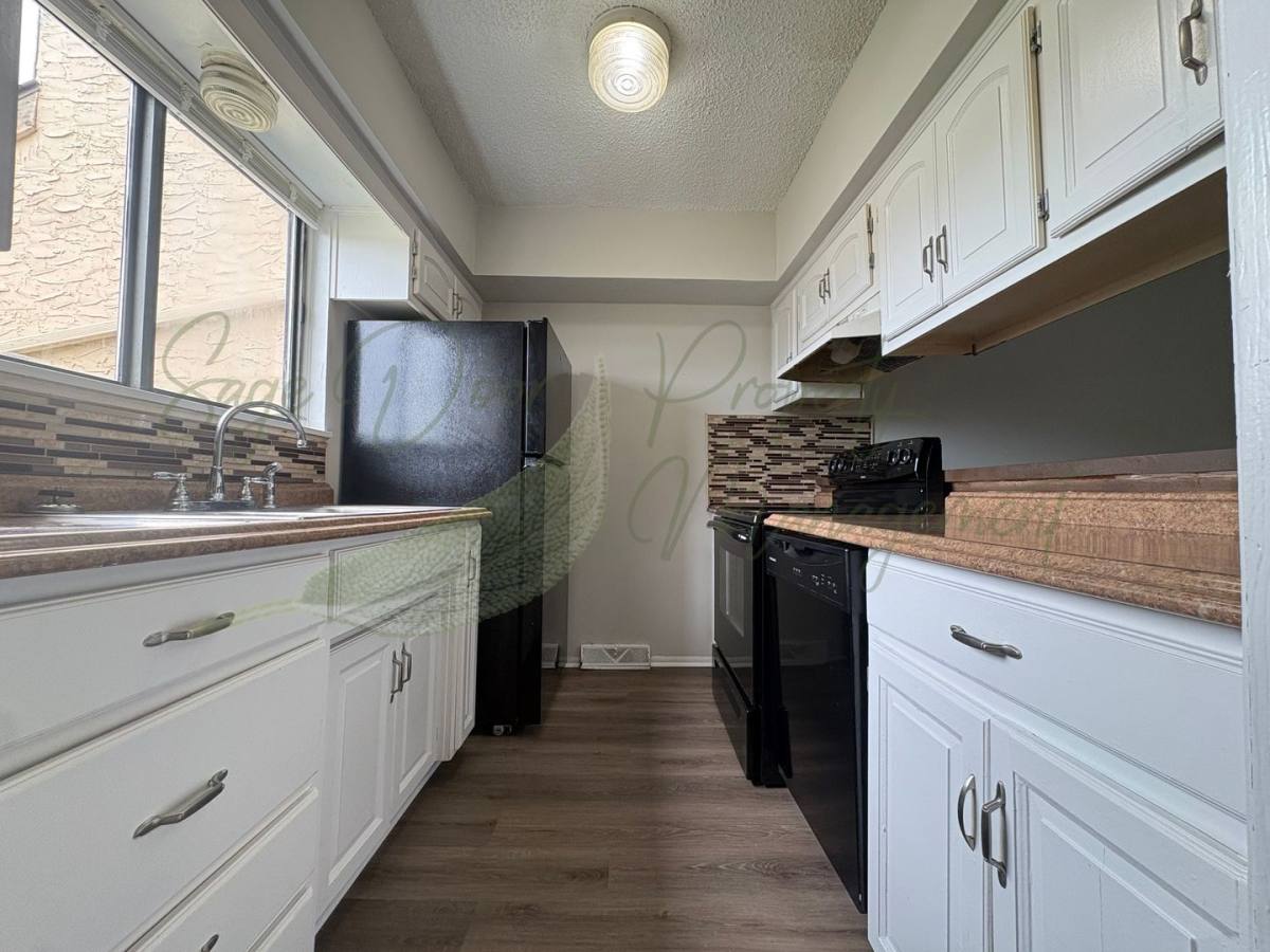 Townhouse for rent at 11513 Richmond Ave, Kansas City, MO 64134