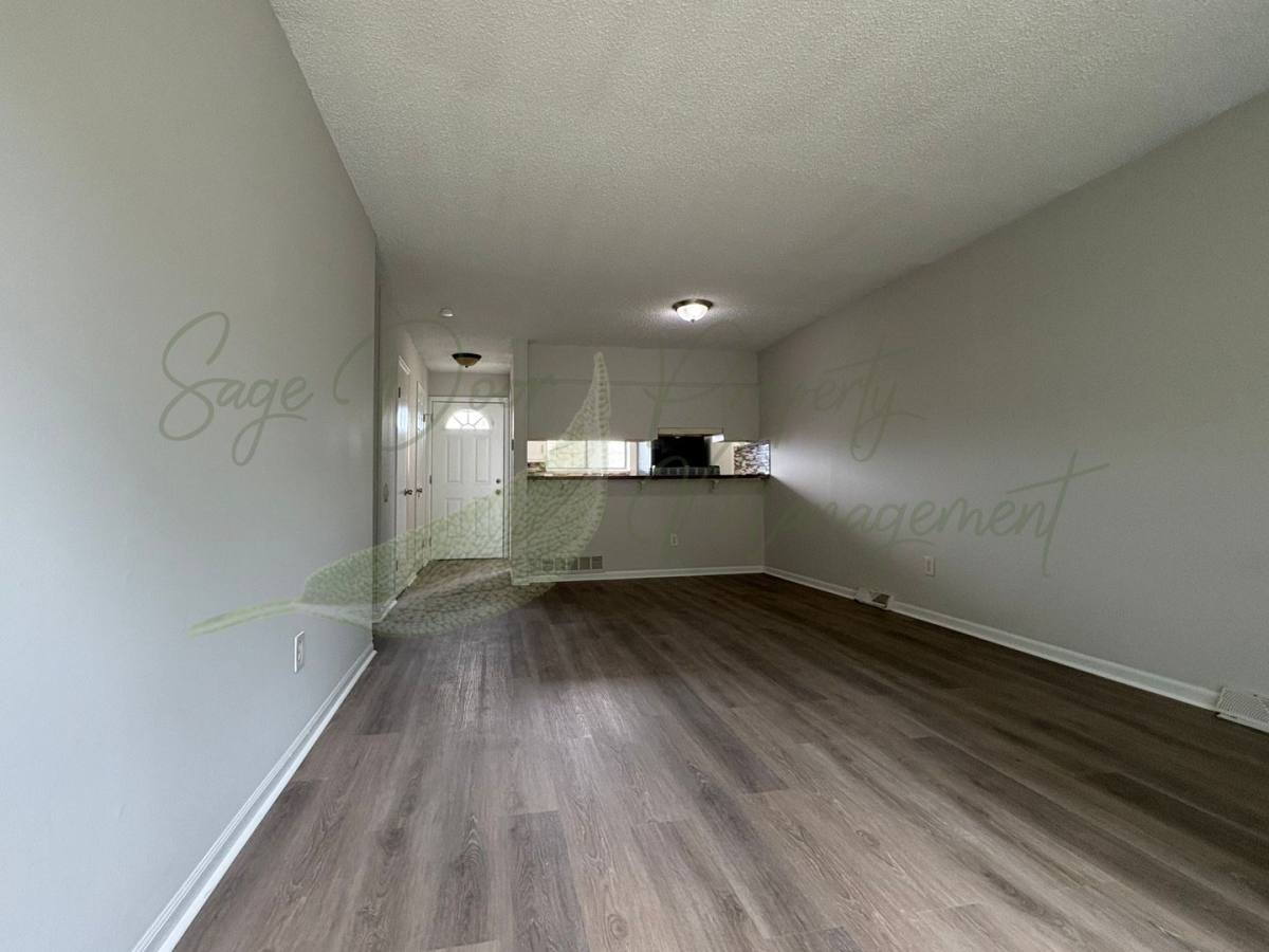 Townhouse for rent at 11513 Richmond Ave, Kansas City, MO 64134