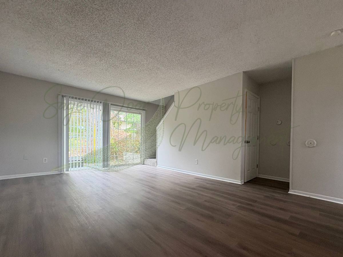 Townhouse for rent at 11513 Richmond Ave, Kansas City, MO 64134