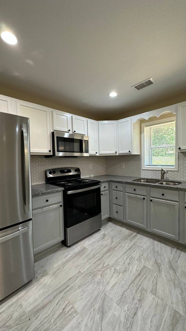 Townhouse for rent at 1006 S Welcome Rd, Greenville, SC 29611