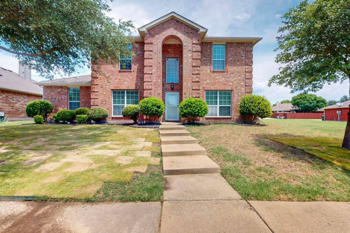 House for rent at 1236 Blue Brook Dr, Rockwall, TX 75087