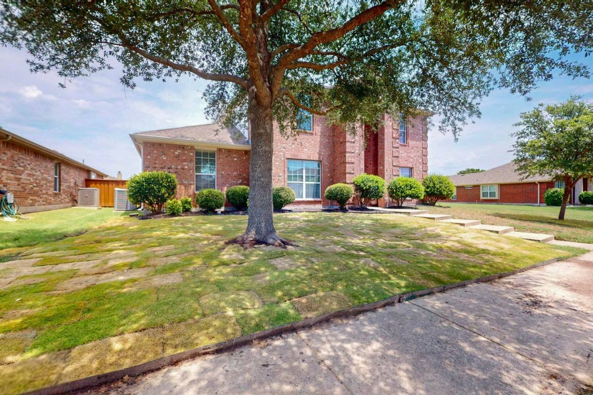 House for rent at 1236 Blue Brook Dr, Rockwall, TX 75087