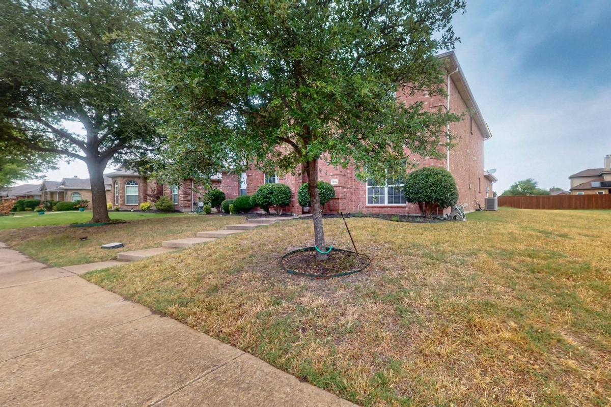 House for rent at 1236 Blue Brook Dr, Rockwall, TX 75087