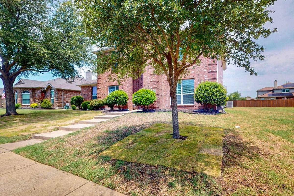 House for rent at 1236 Blue Brook Dr, Rockwall, TX 75087