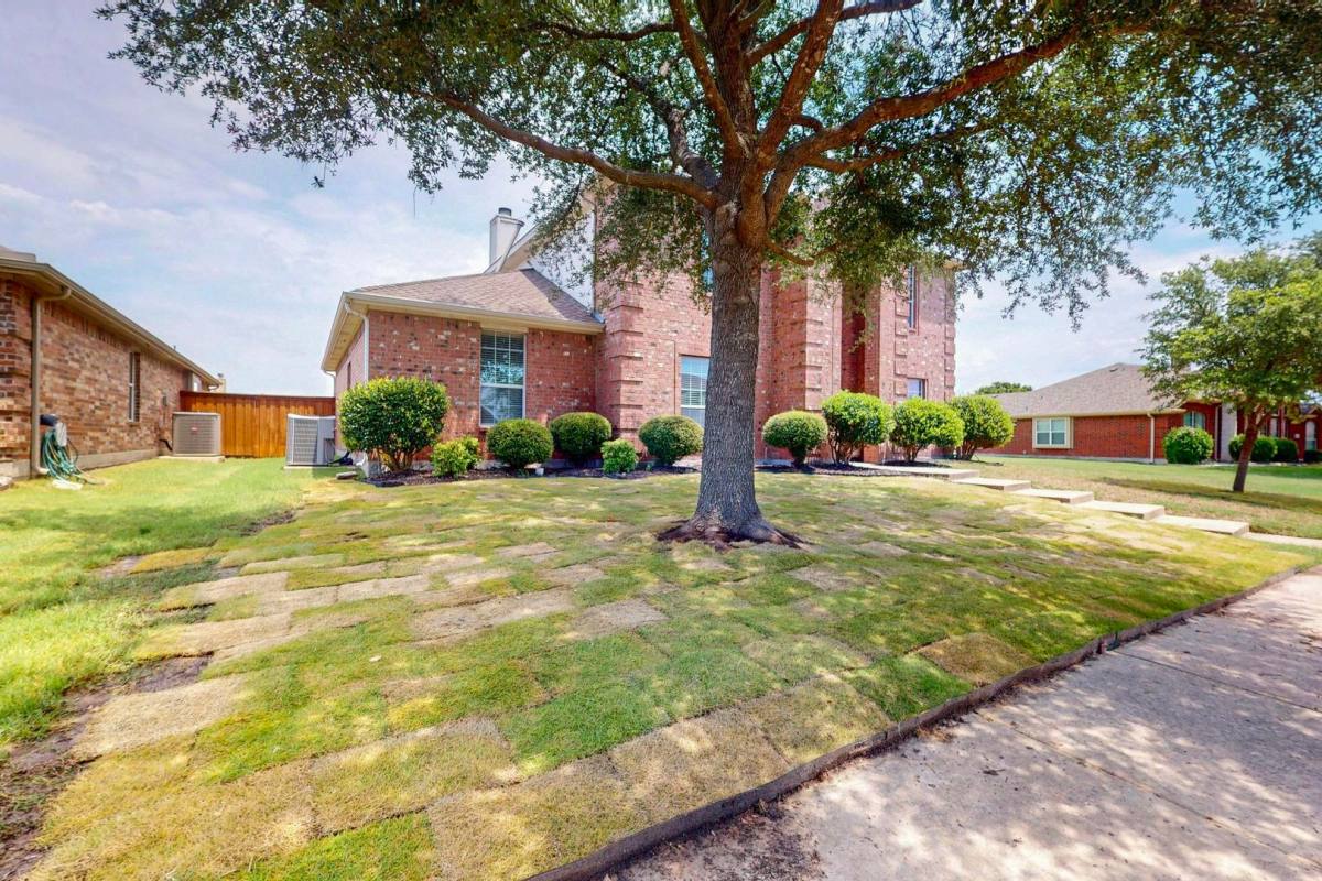 House for rent at 1236 Blue Brook Dr, Rockwall, TX 75087