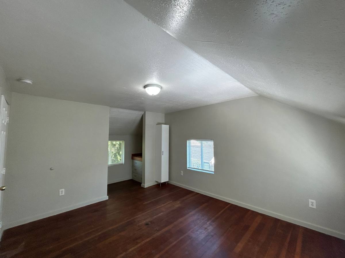 Apartment for rent at 436 19th Ave, Longview, WA 98632