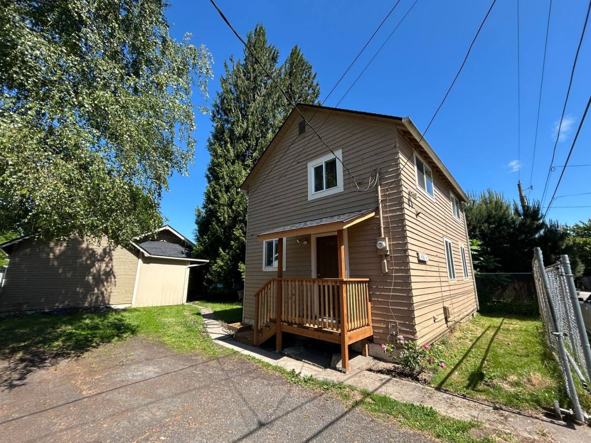 Apartment for rent at 436 19th Ave, Longview, WA 98632