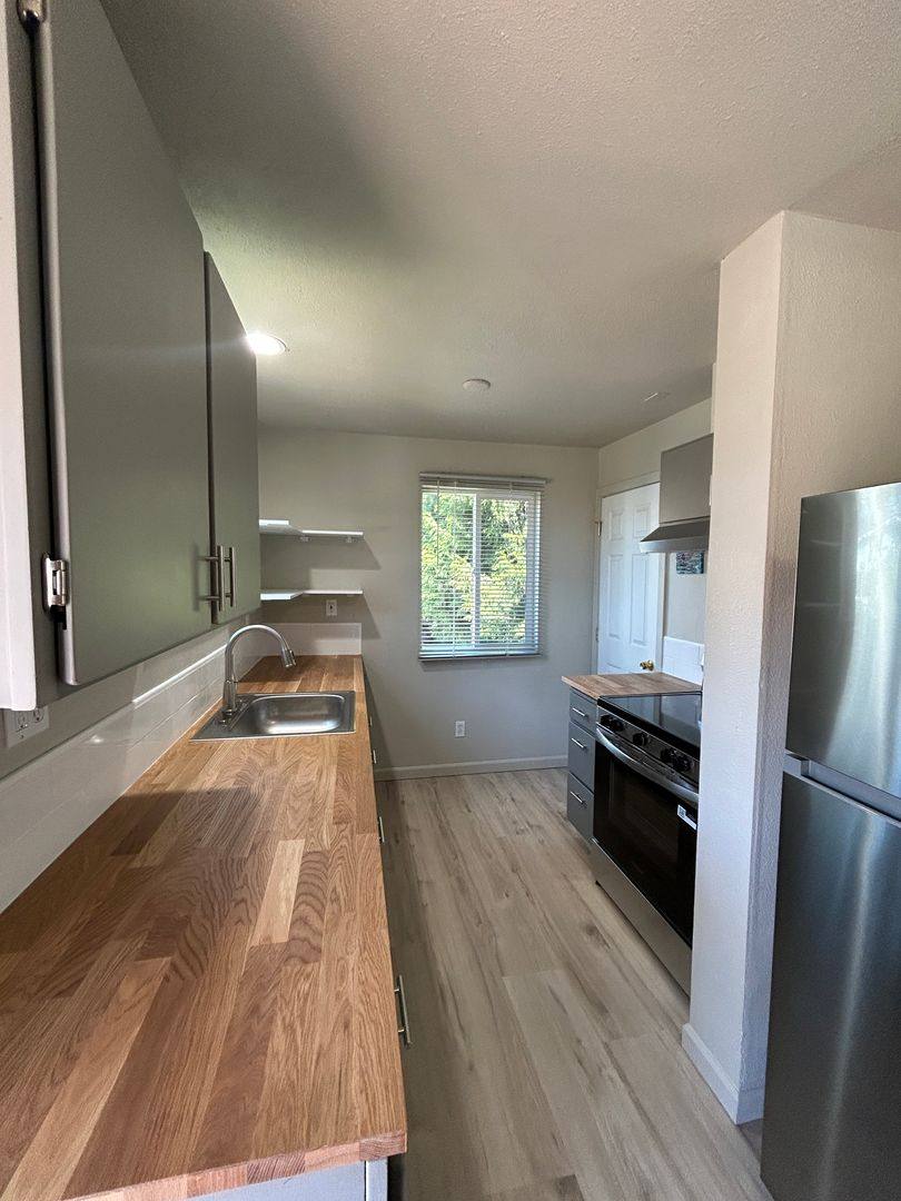 Apartment for rent at 436 19th Ave, Longview, WA 98632