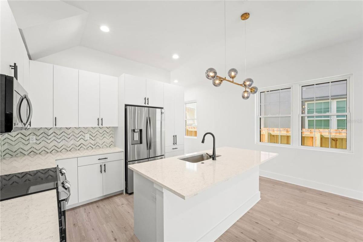 Townhouse for rent at 2403 W N B St, Tampa, FL 33609