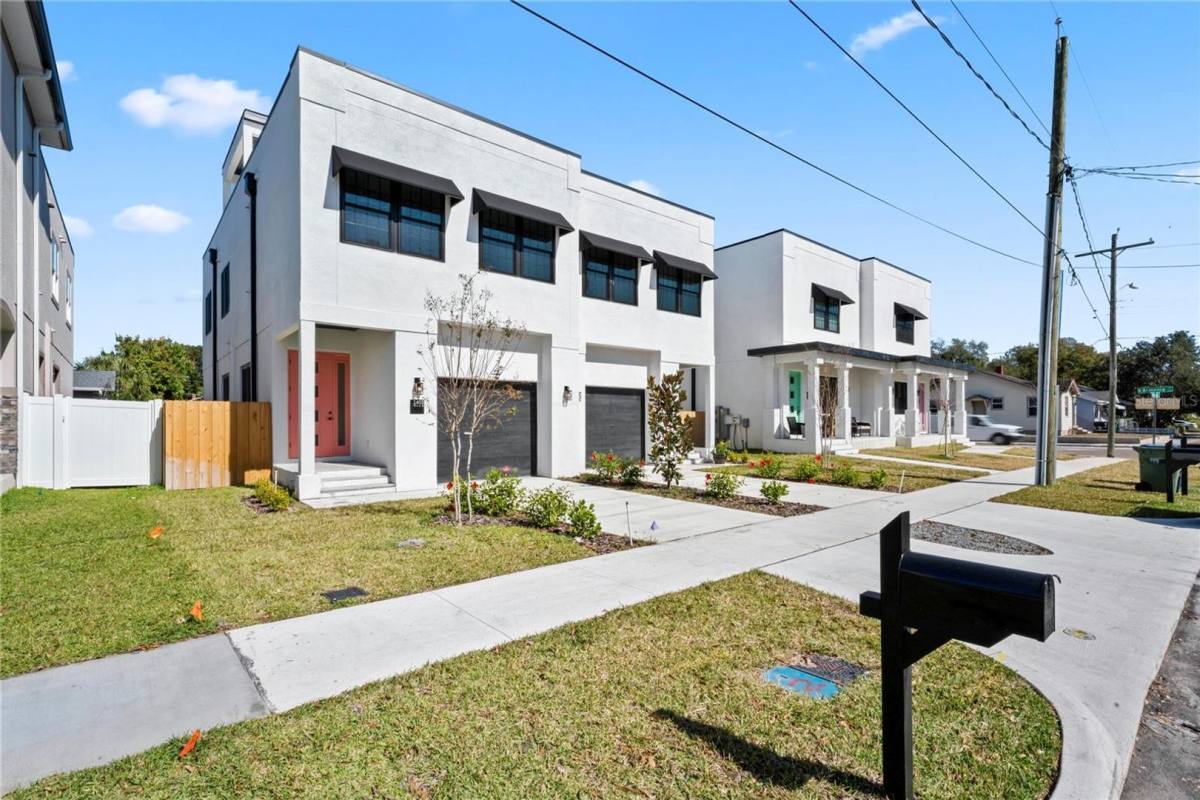Townhouse for rent at 2403 W N B St, Tampa, FL 33609