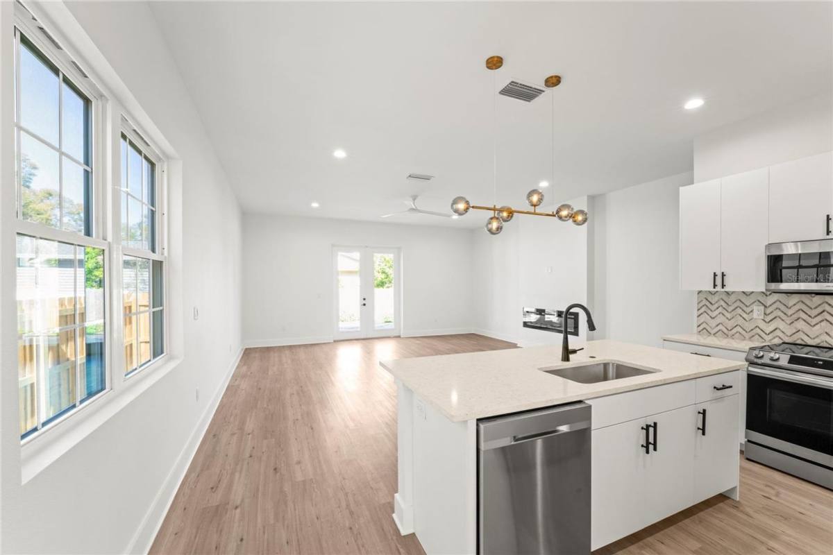 Townhouse for rent at 2403 W N B St, Tampa, FL 33609