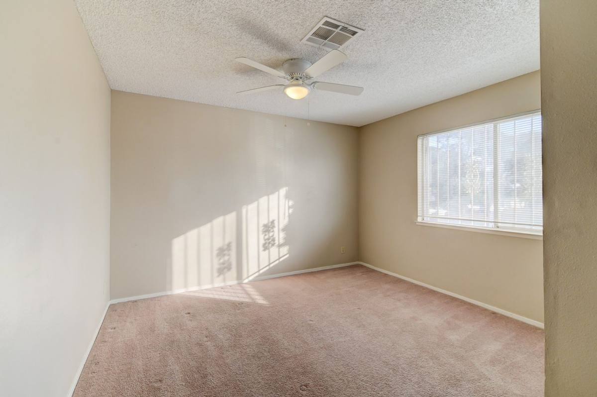 Townhouse for rent at 824 Hedge Way, Las Vegas, NV 89110