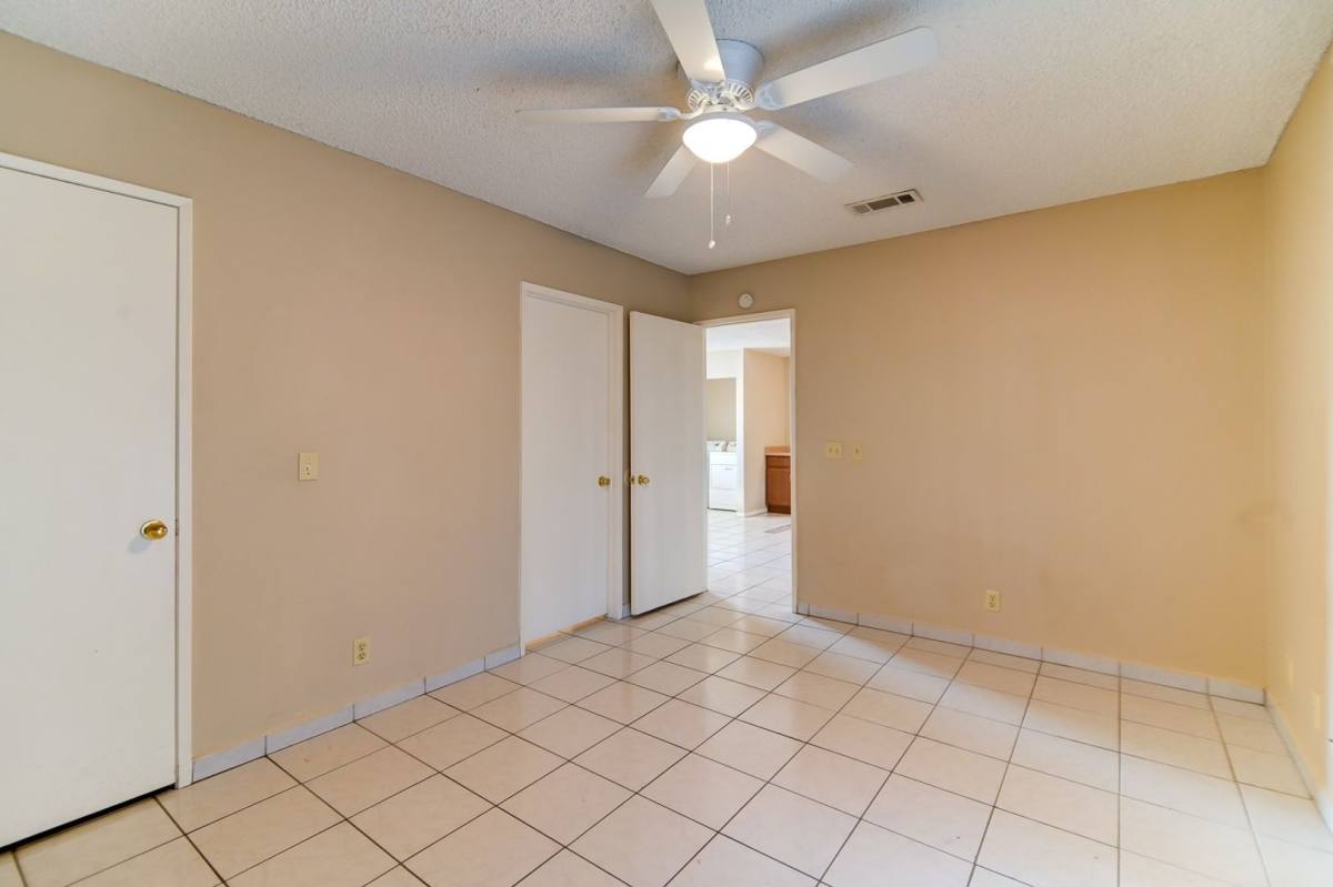 Townhouse for rent at 824 Hedge Way, Las Vegas, NV 89110