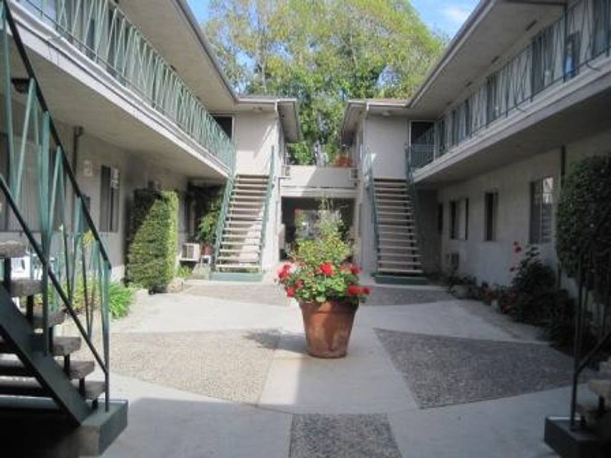 Apartment for rent at 311 N Kenwood St, Glendale, CA 91206