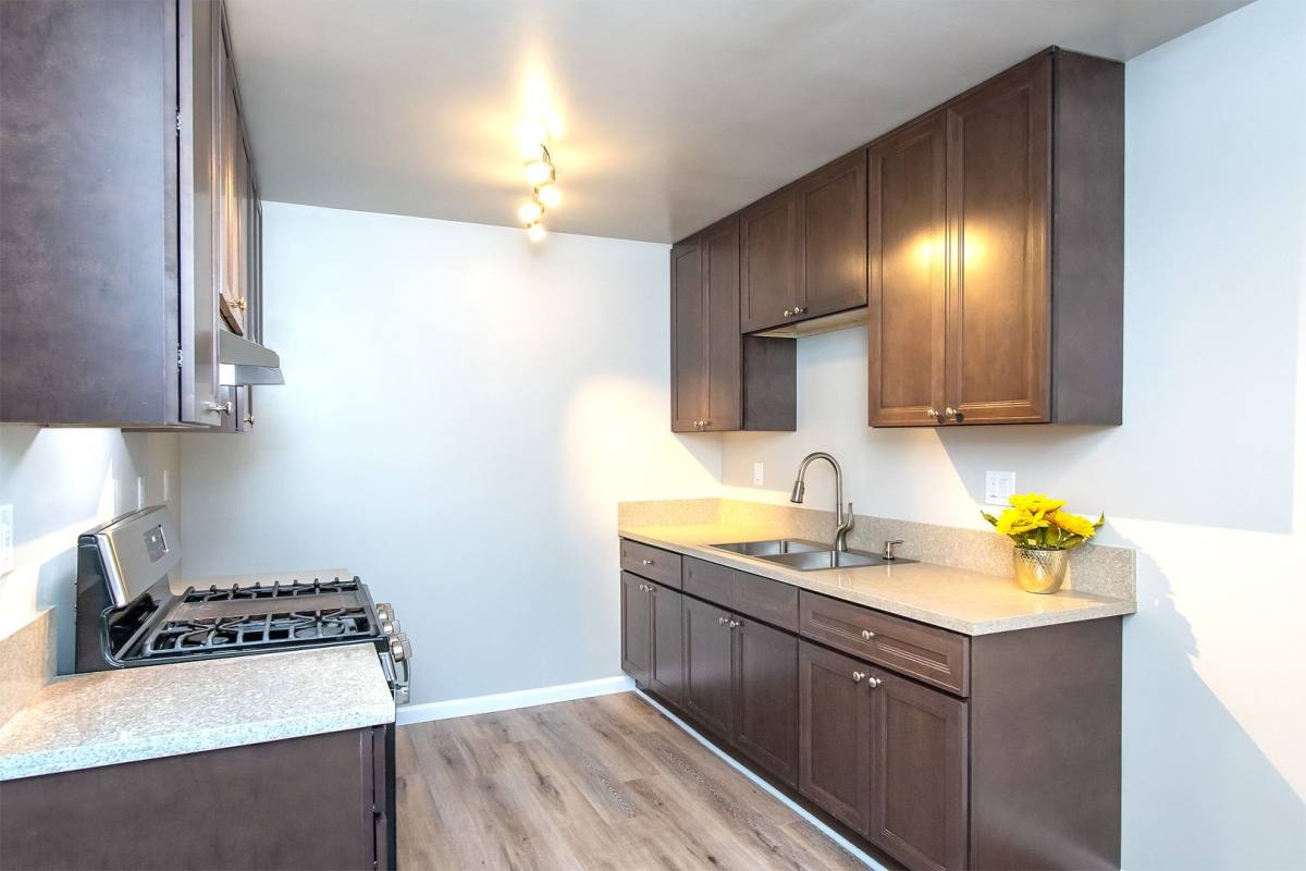Apartment for rent at 311 N Kenwood St, Glendale, CA 91206