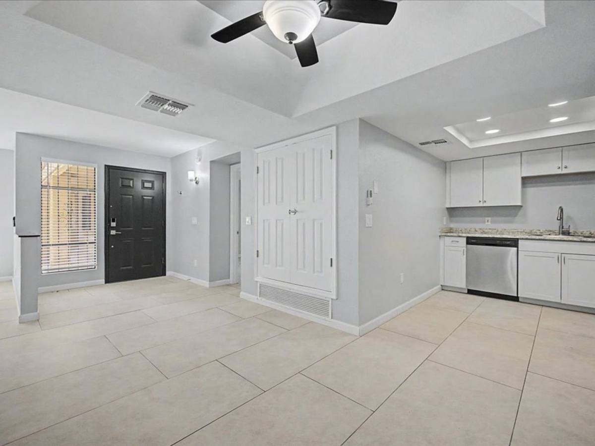 House for rent at 8271 N Oracle Rd, Tucson, AZ 85704