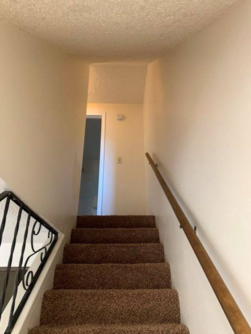 Townhouse for rent at 32 Nevada St, Klamath Falls, OR 97601