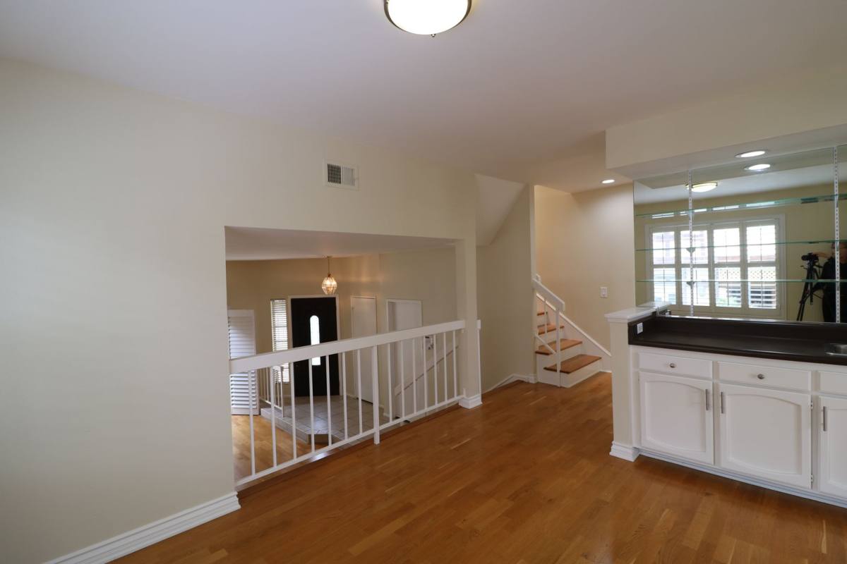 Townhouse for rent at 22525 Sherman Way, Woodland Hills, CA 91367