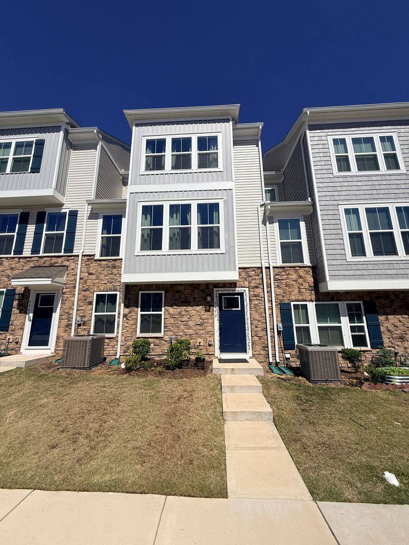 Townhouse for rent at 9898 Violets Dream St NW, Huntersville, NC 28078