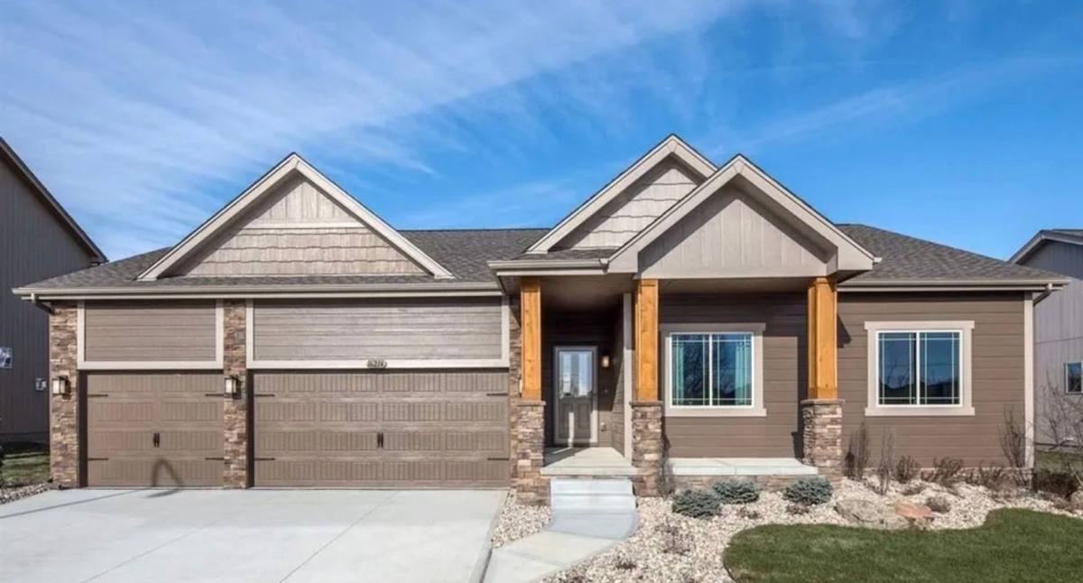 House for rent at 16333 Potter St, Bennington, NE 68007