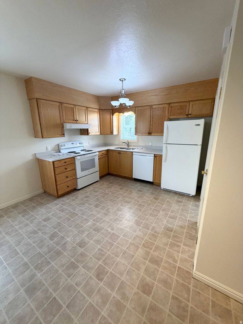 House for rent at 4910 S 900 E, Salt Lake City, UT 84117