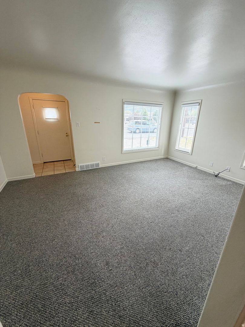 House for rent at 4910 S 900 E, Salt Lake City, UT 84117
