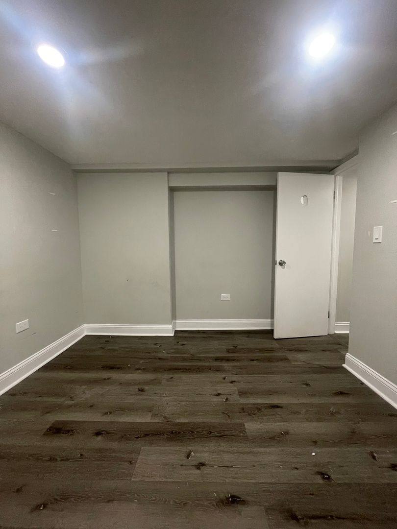 Apartment for rent at 930 W 35th St, Chicago, IL 60609