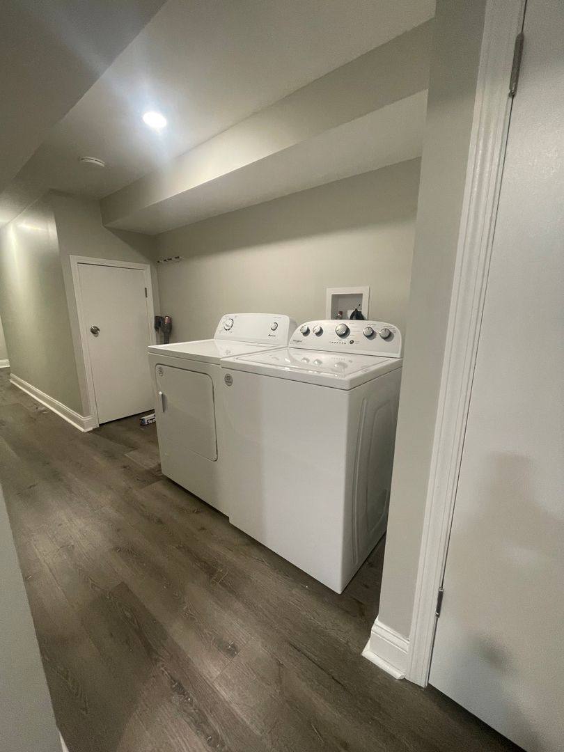 Apartment for rent at 930 W 35th St, Chicago, IL 60609