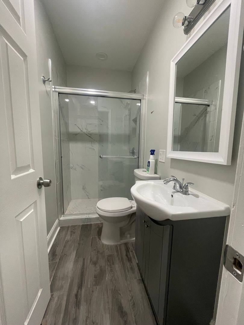 Apartment for rent at 930 W 35th St, Chicago, IL 60609