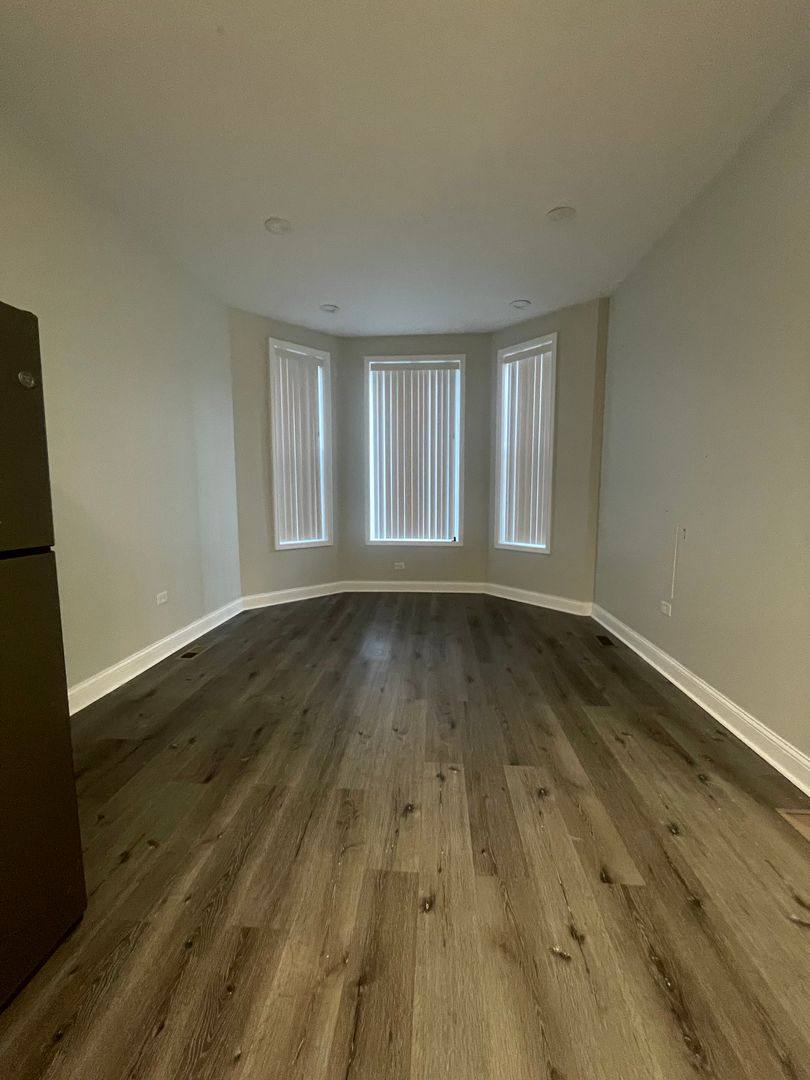 Apartment for rent at 930 W 35th St, Chicago, IL 60609