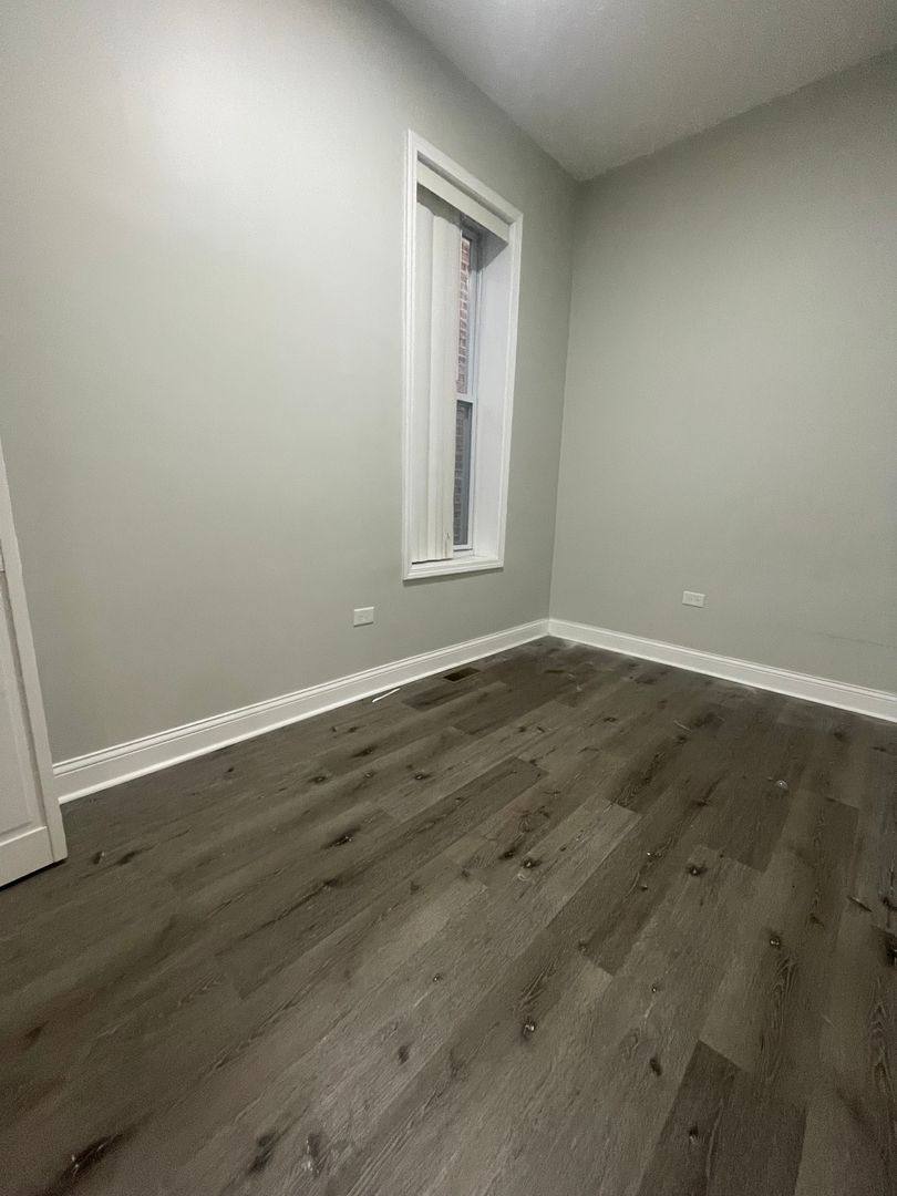Apartment for rent at 930 W 35th St, Chicago, IL 60609