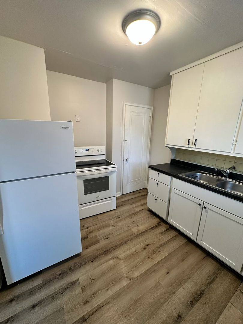 Apartment for rent at 1409 Vinton St, Omaha, NE 68108