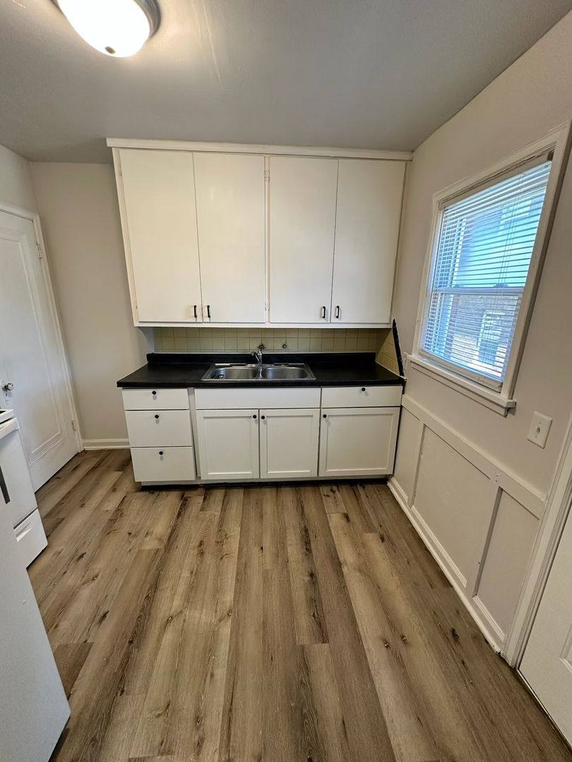 Apartment for rent at 1409 Vinton St, Omaha, NE 68108